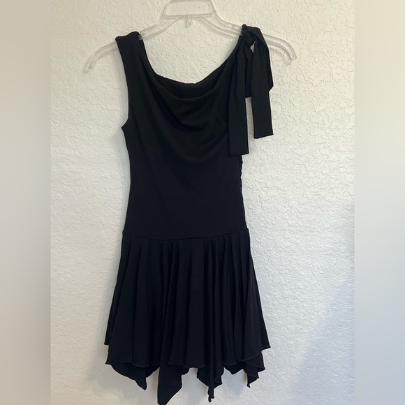Cider Chic Black One-Shoulder Dress - Picture 2 of 4